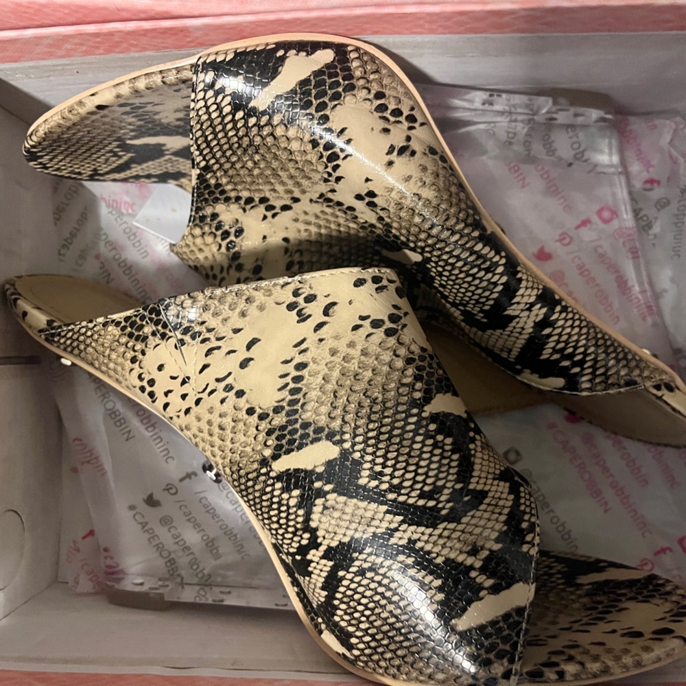 Cape Robbin snake wedges!